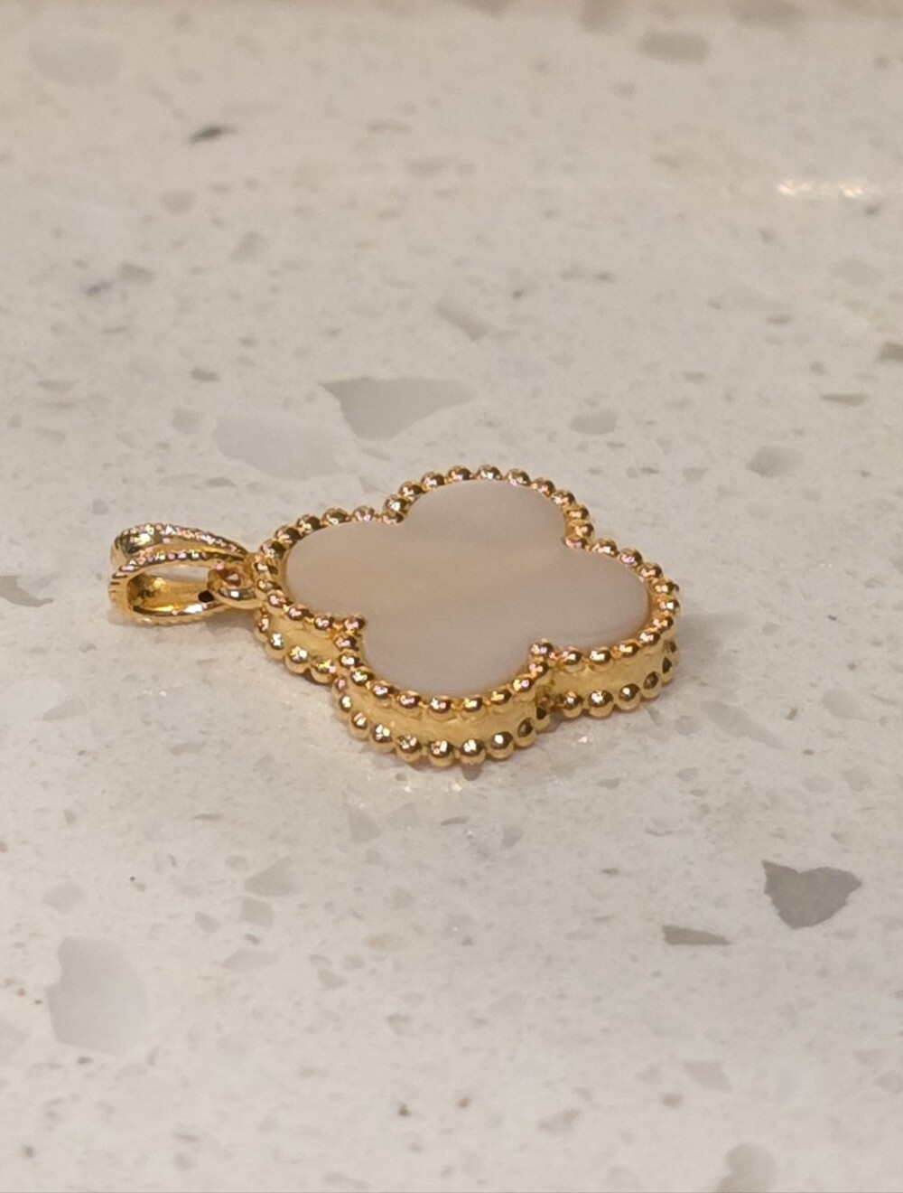 🍀✨️18K Real Gold White Clover Pendant✨️🍀
